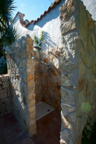  SHOWER IN THE GARDEN